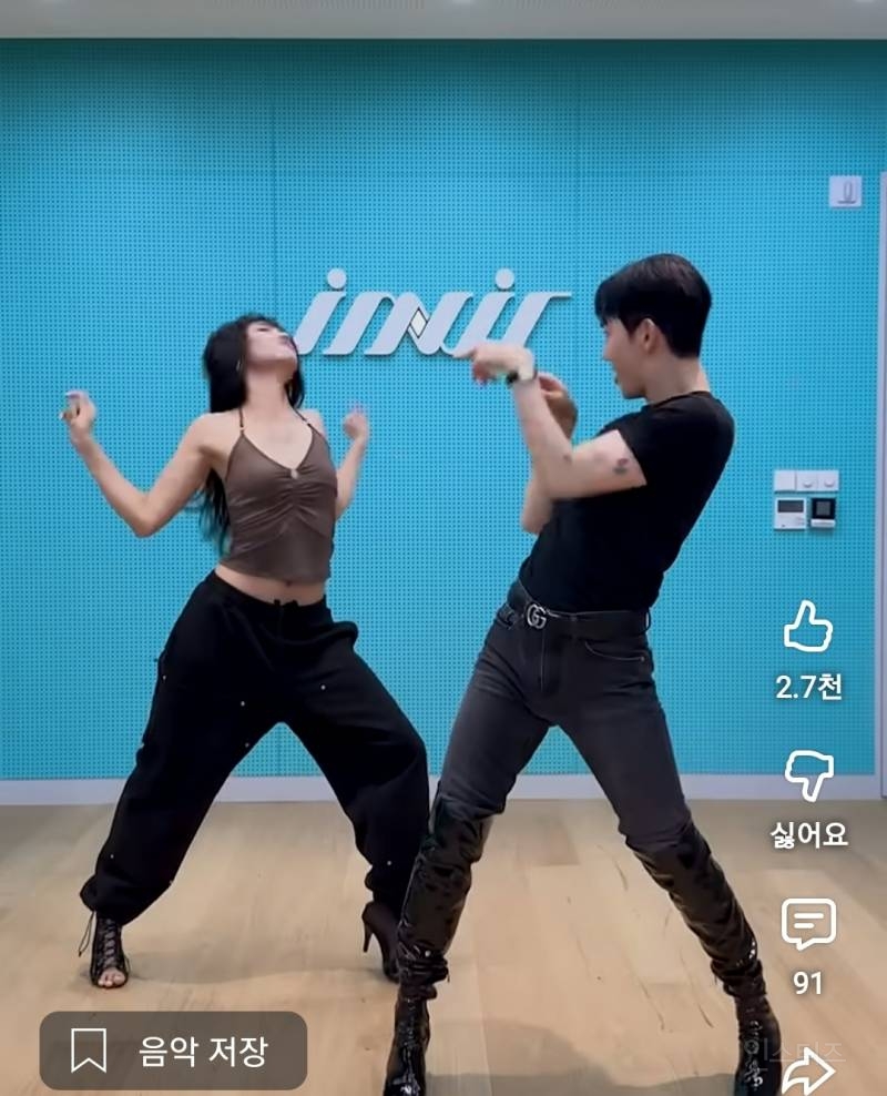 JYP후배랑 춤추는데 안무 맛깔나게춤.jpg | 인스티즈