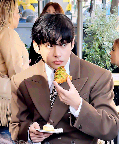 방탄소년단 뷔가 먹고가서 화제 된 빵집 | 인스티즈