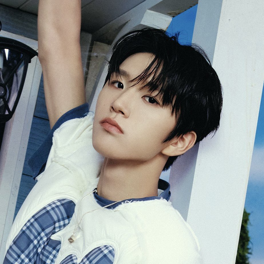 [잡담] 재희 데뷔전 얼굴 지금이랑 똑같다ㅋㅋ | 인스티즈