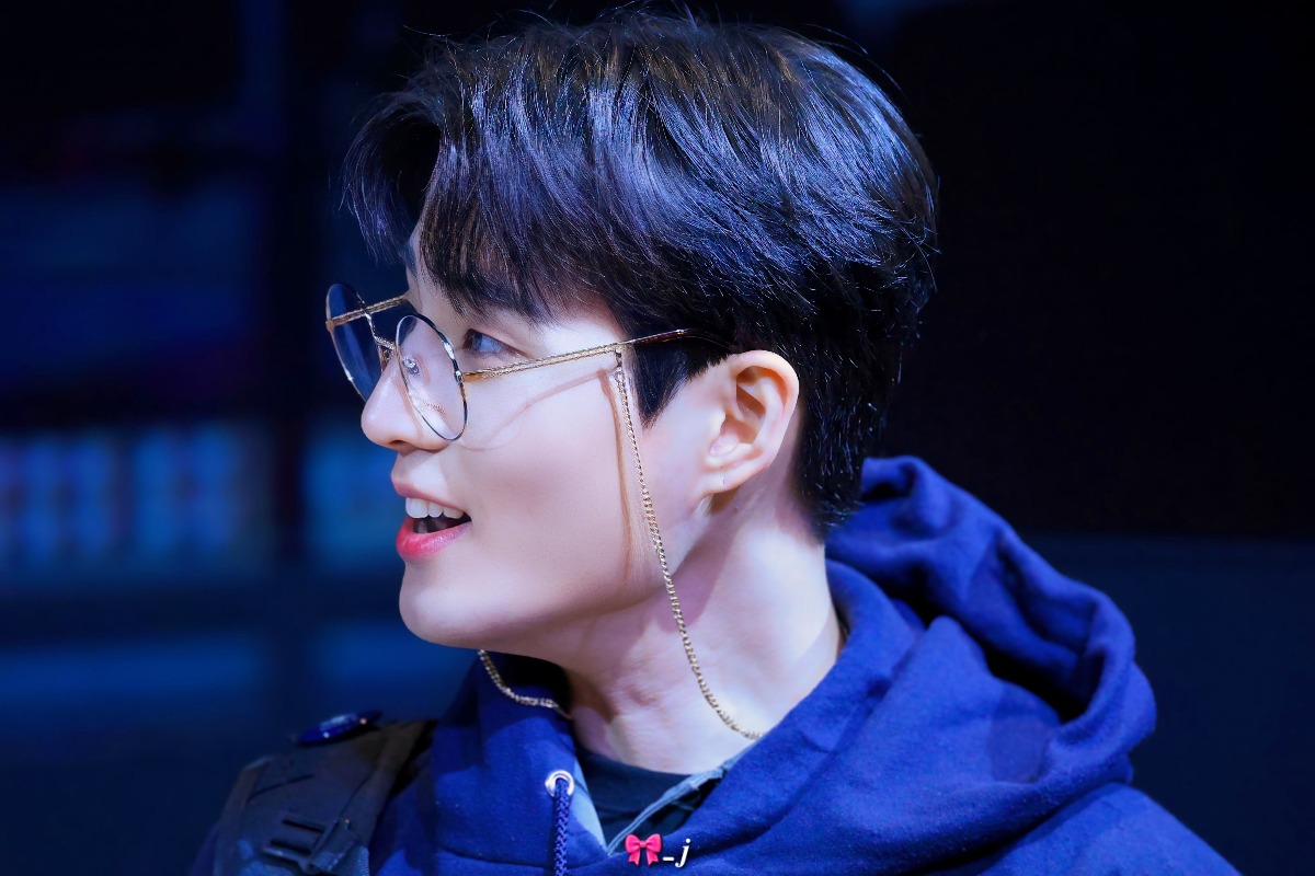 [잡담] 영케이 안경 개잘어울린다 | 인스티즈