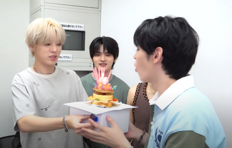 학창시절 한 번쯤 해봤을 과자로 케이크 만들기 한 남돌 | 인스티즈