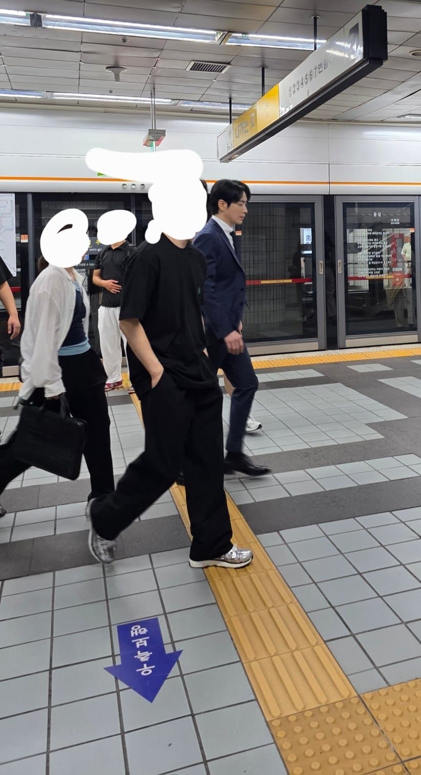 [잡담] 내 기준 목격짤이 개오지는 남자 | 인스티즈