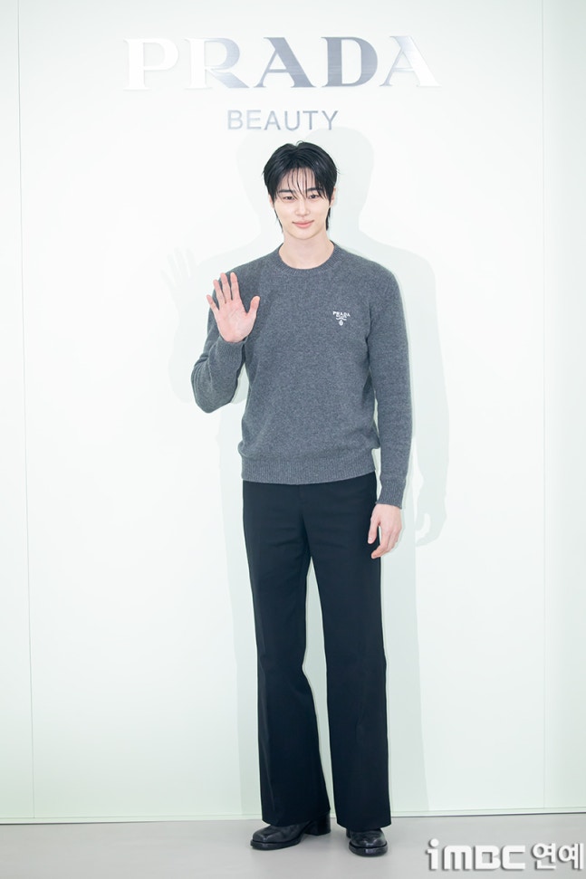 [잡담] 오늘 행사 변우석 왠지 마네킹? 같이 나옴 😊 | 인스티즈