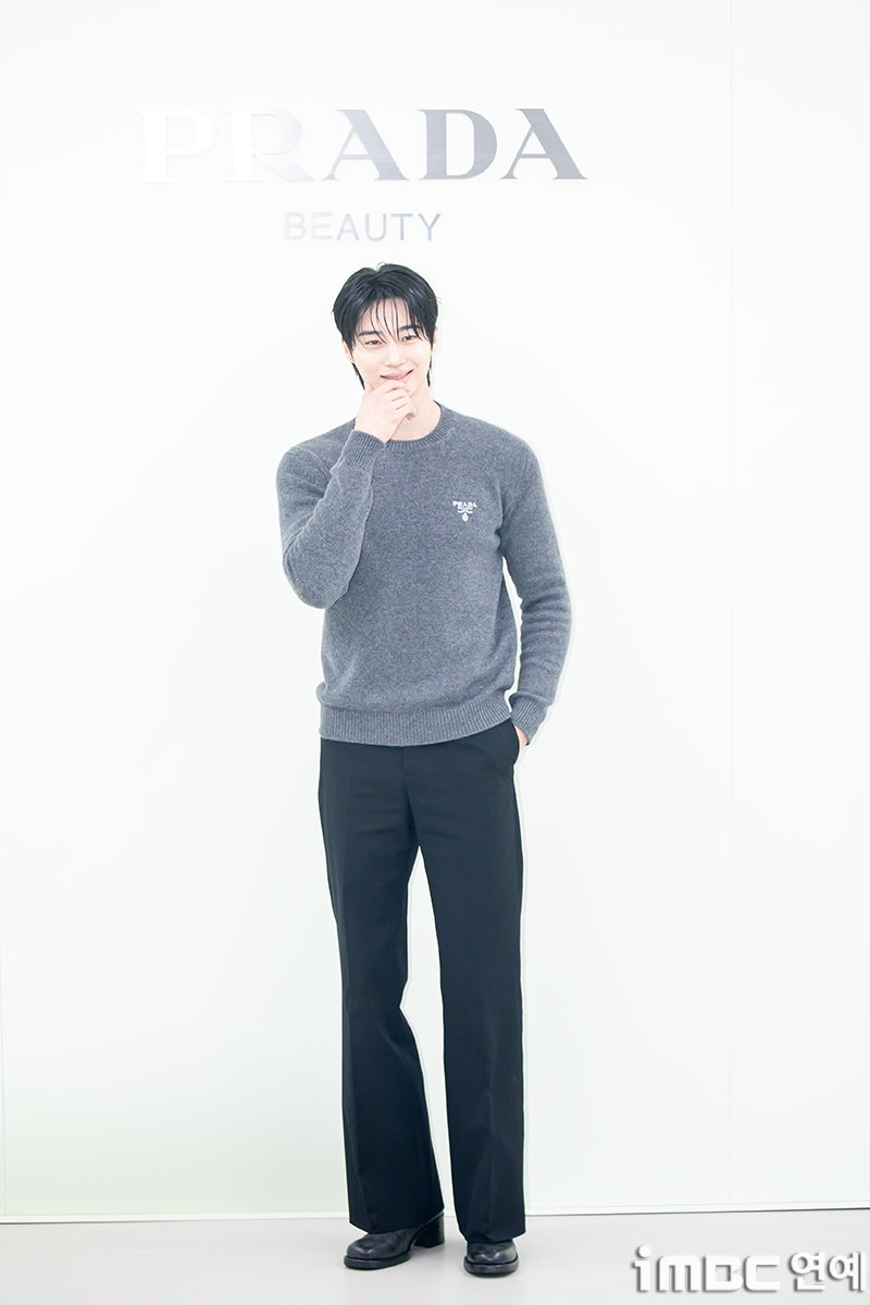 [잡담] 오늘 행사 변우석 왠지 마네킹? 같이 나옴 😊 | 인스티즈