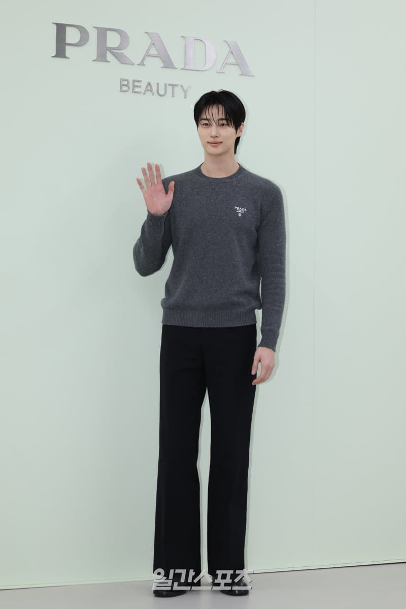 [잡담] 오늘 행사 변우석 왠지 마네킹? 같이 나옴 😊 | 인스티즈