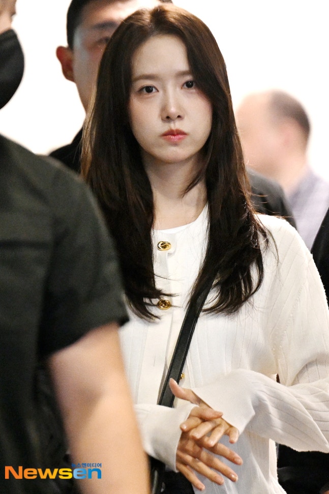 [잡담] 251013 임윤아 공항 입국 기사사진 | 인스티즈