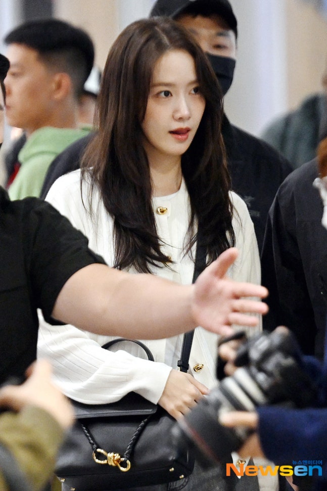 [잡담] 251013 임윤아 공항 입국 기사사진 | 인스티즈