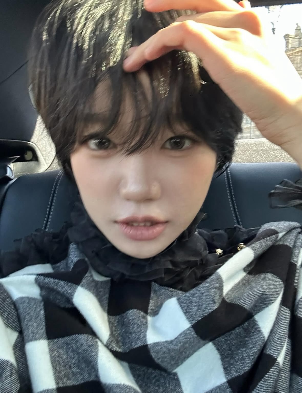 [잡담] 손예진 버라이어티 현장사진 첫공개했는데 칼단발됨…… | 인스티즈