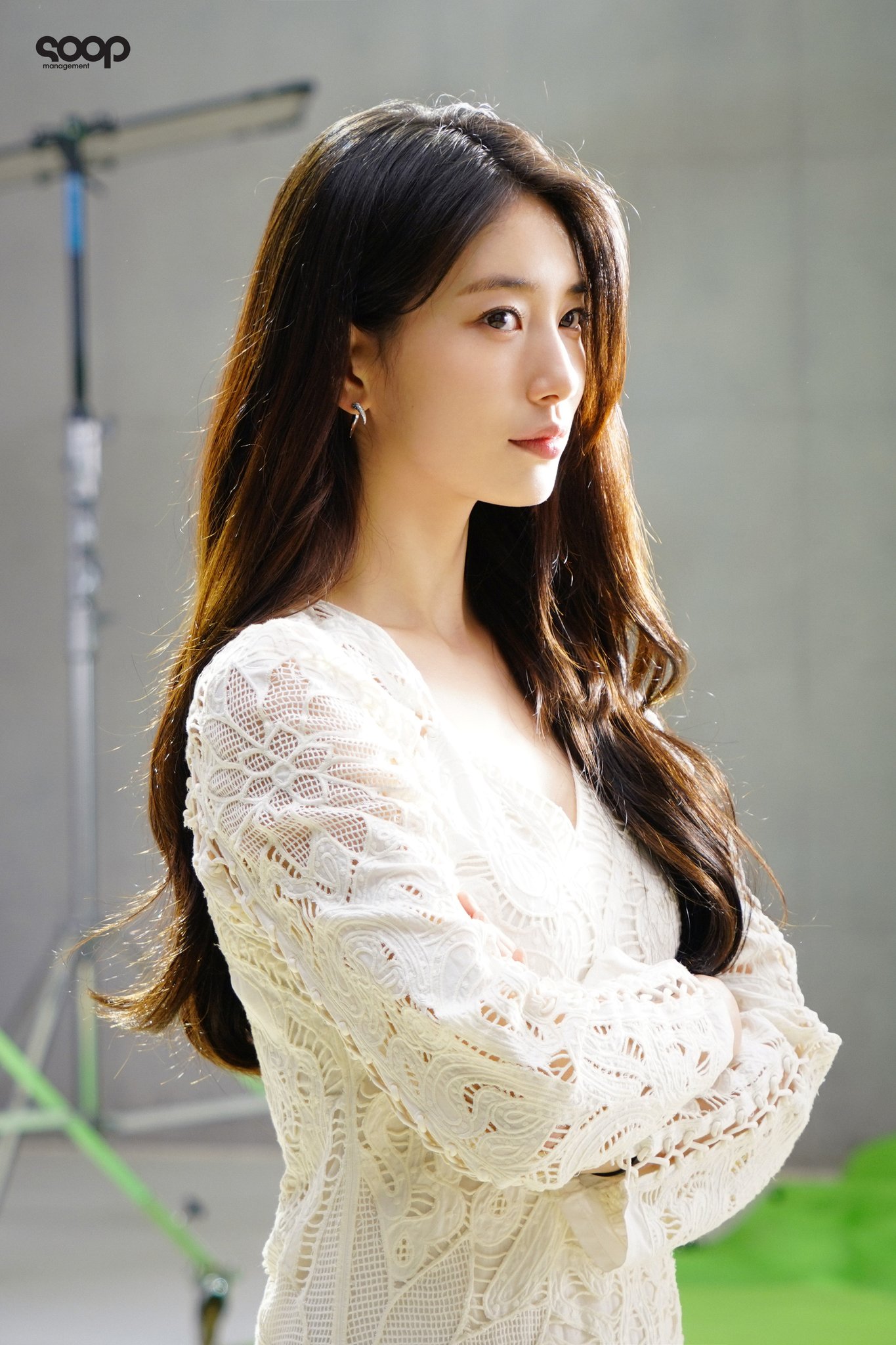 [잡담] 수지 다지니 포스터 비하인드 개예뻐 | 인스티즈