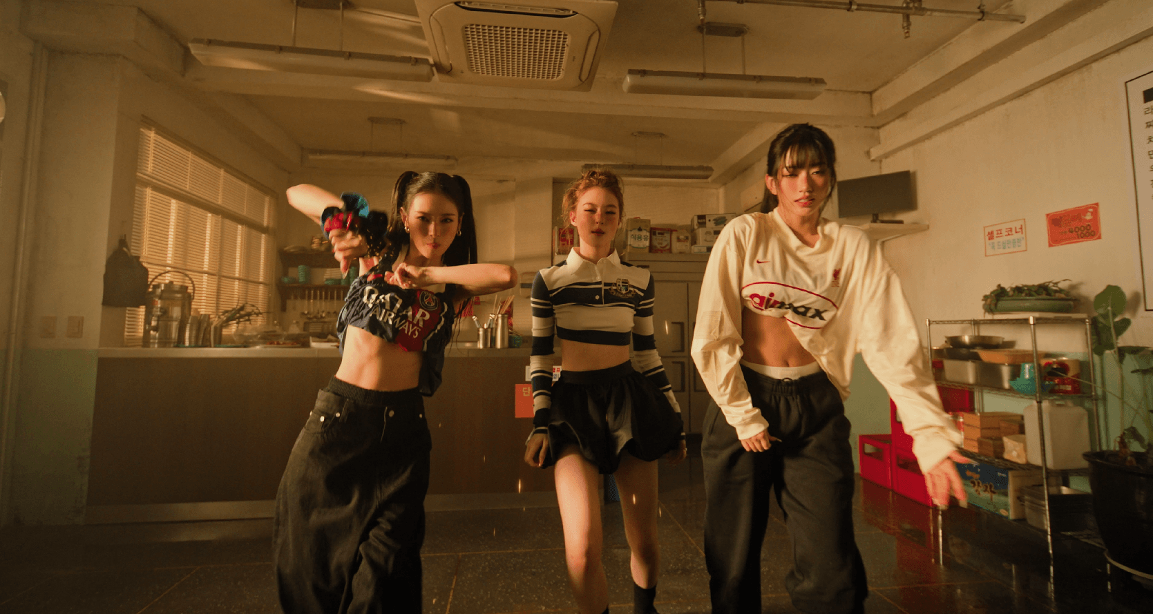 진짜 핫한 미야오 뮤비 비주얼…gif | 인스티즈