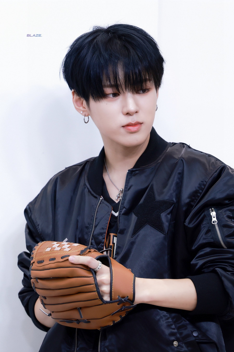 꾸준히 팬들 반응 좋은 흑발 덮머한 남돌 팬싸 비주얼 | 인스티즈