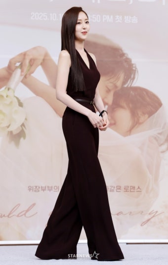 [잡담] 우주메리미 제작발표회 정소민 , 신슬기 패션 중 뭐가 더 맘에 들어? | 인스티즈