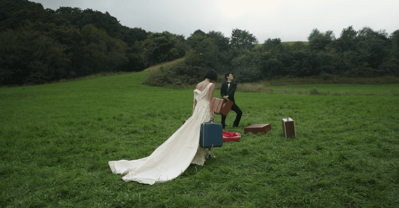 웨딩 필름 레퍼런스 깔인 화사 신곡 뮤비 비하인드 | 인스티즈