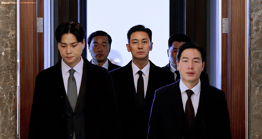 [잡담] 지배종) 끌려가는게 아니라 경호를 받는거 같은데 | 인스티즈