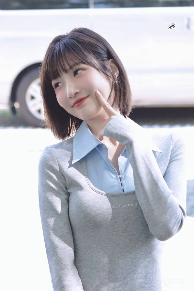 오늘자 머리 단발로 자른 레드벨벳 조이 출근길.jpg | 인스티즈