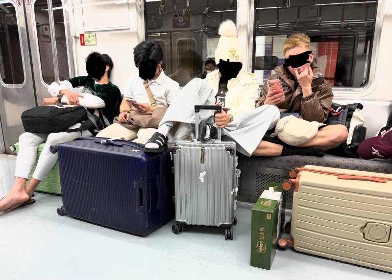 어제자 스레드에 올라온 지하철 외국인 관광객.jpg | 인스티즈