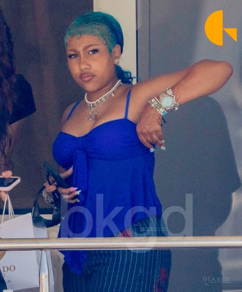 옷차림 오바라는 반응 있는 킴 카다시안 딸.jpg | 인스티즈