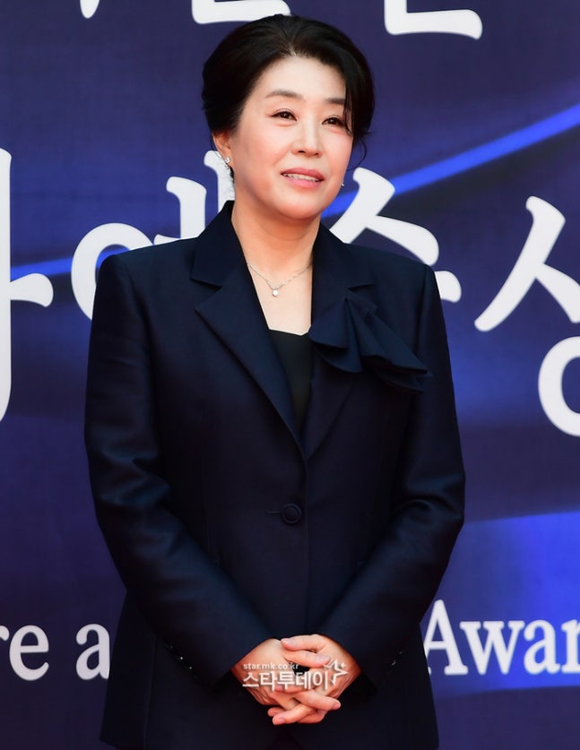 [잡담] 김미경 이정은 배우 수상 축하드려요🤍 | 인스티즈