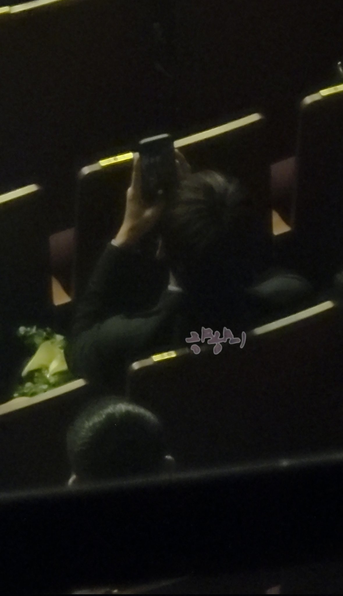 [잡담] 지창욱 오늘 시상식장에서 김미경 배우 보자마자 뛰어감 | 인스티즈