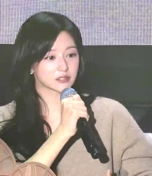 [잡담] 송중기팬미팅 간 김지원 전광판 | 인스티즈