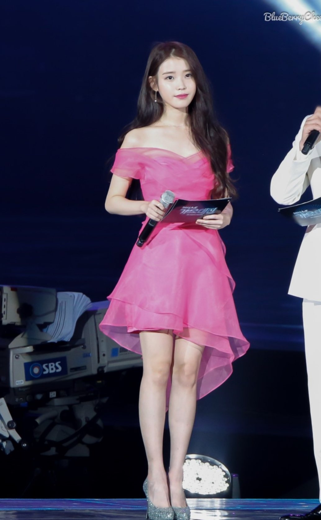 [잡담] 아이유 핑크색 드레스 너무 이뻤는데 | 인스티즈