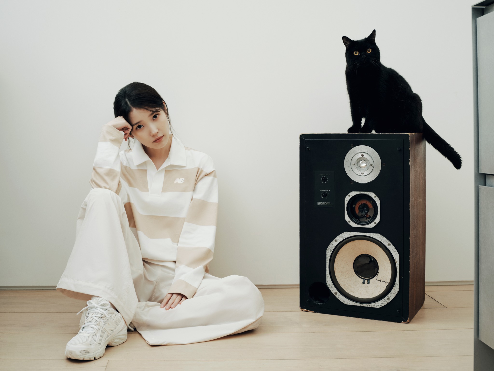 [잡담] 아이유 뉴발란스 새 화보 | 인스티즈