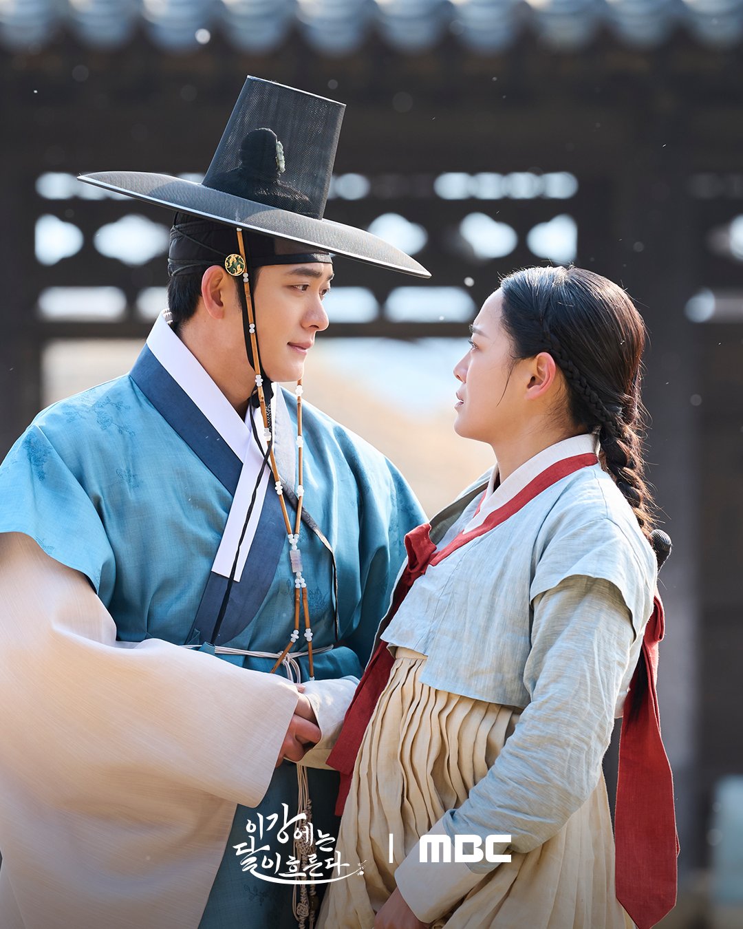 [잡담] 이강달) 강달커플 스틸만 봐도 로맨스 텐션 1000%💗왕세자X부보상의 완벽 케미스트리이러면 조선 최고 커플밖에 못해 |ૂ•ᴗ•⸝⸝)♡ | 인스티즈