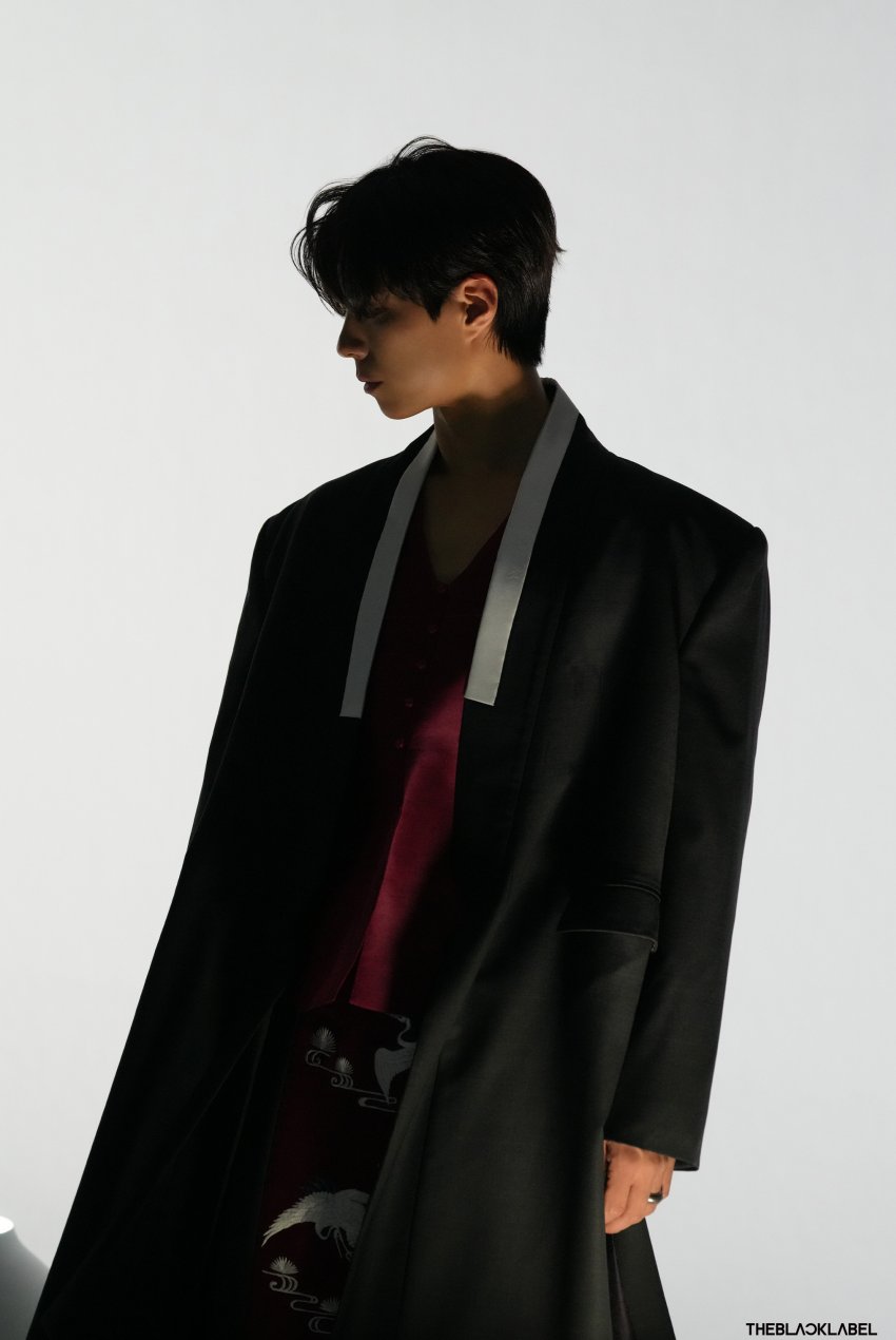 [잡담] 박보검 소속사서 방금 풀어준 한복 화보 비하인드 사진인데 이거 와 | 인스티즈