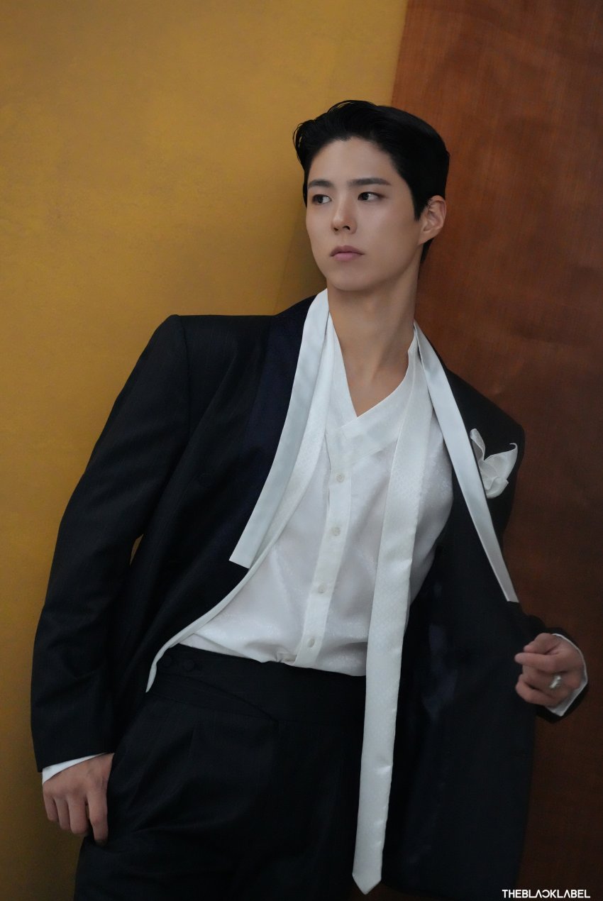 [잡담] 박보검 소속사서 방금 풀어준 한복 화보 비하인드 사진인데 이거 와 | 인스티즈