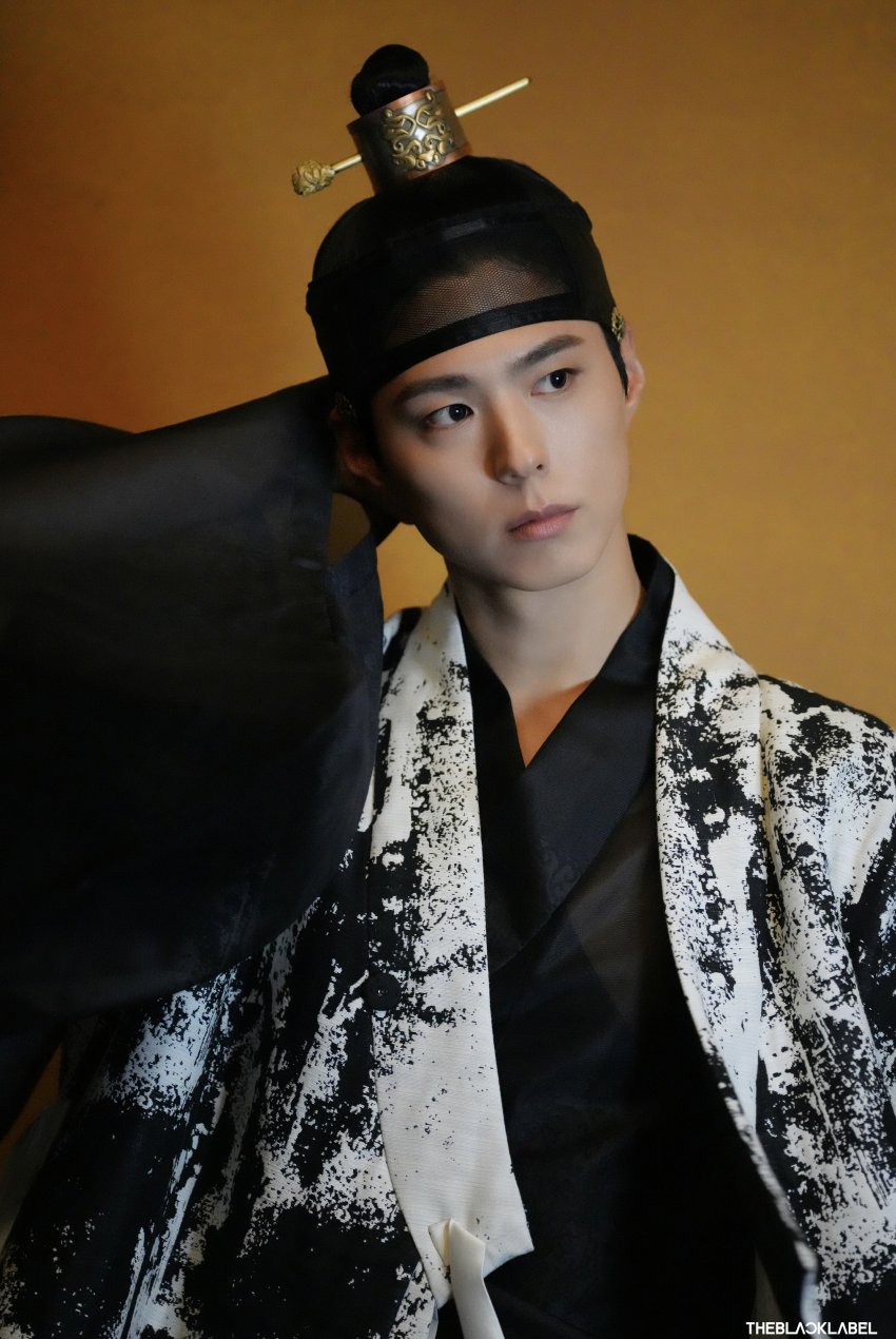 [잡담] 박보검 소속사서 방금 풀어준 한복 화보 비하인드 사진인데 이거 와 | 인스티즈