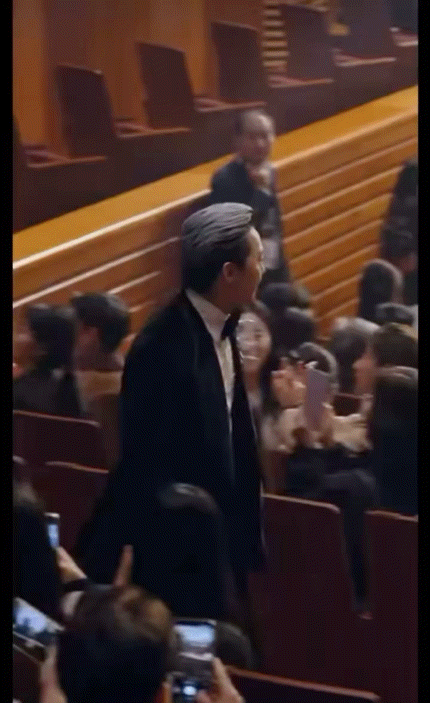 지드래곤이 행사 한번에 인사하는 횟수 | 인스티즈