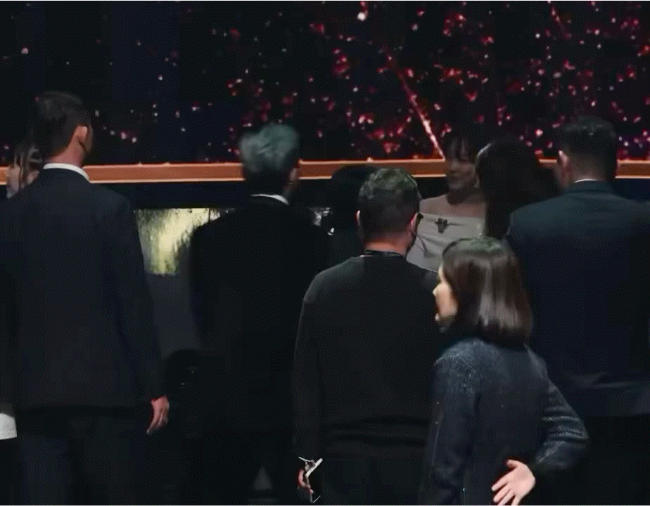 지드래곤이 행사 한번에 인사하는 횟수 | 인스티즈