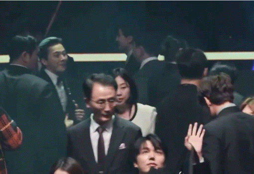 지드래곤이 행사 한번에 인사하는 횟수 | 인스티즈