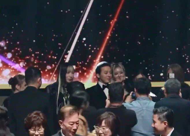 지드래곤이 행사 한번에 인사하는 횟수 | 인스티즈