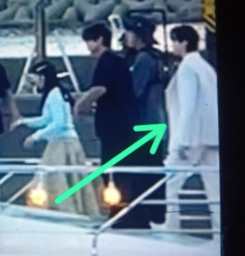 [잡담] 대군부인) 대군부인 촬영목격담중에서 투샷?은 이거말곤없지..? ㅅㅍㅈㅇ | 인스티즈