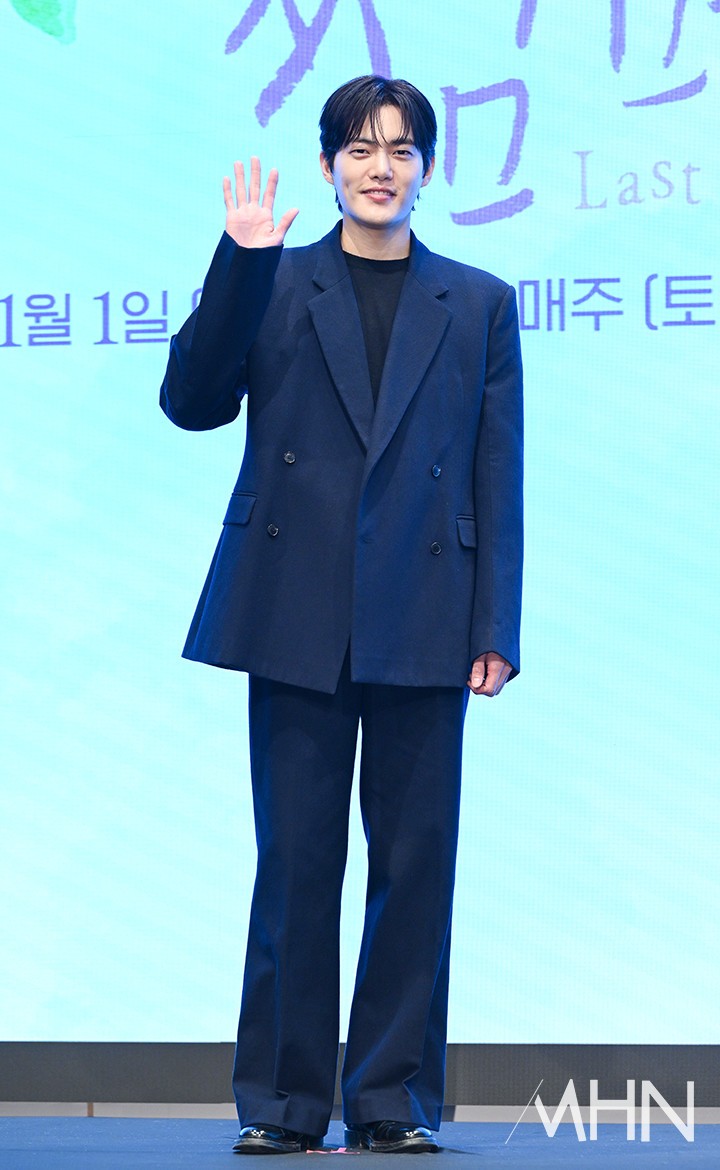 [잡담] 마지막썸머) 제작발표회 포토타임 이재욱,최성은,김건우 | 인스티즈