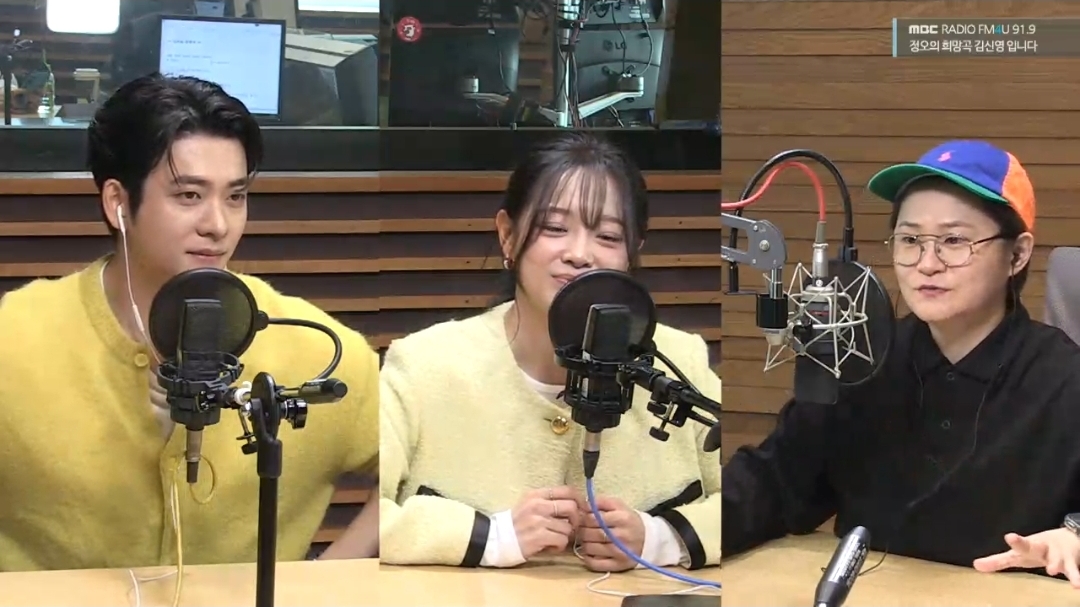 [잡담] 이강달) 강태오 김세정 옷 노란색으로 맞춘거 귀엽다 | 인스티즈