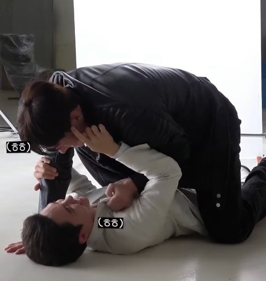 [잡담] 조각도시) 지창욱 도경수 포스터 촬영전후 달라지는거 웃기다 | 인스티즈