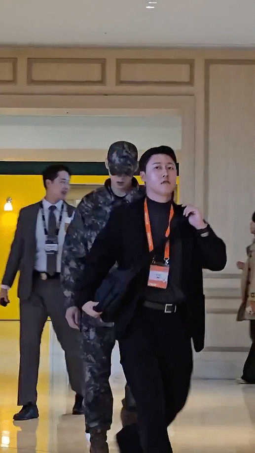 [잡담] 와 군복입은 차은우 ㅇㄱ ㅈㅇㅇ???? | 인스티즈