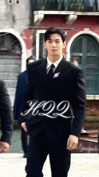 [잡담] 쇼메 차은우 출퇴근 VS 군인 차은우 출퇴근 | 인스티즈