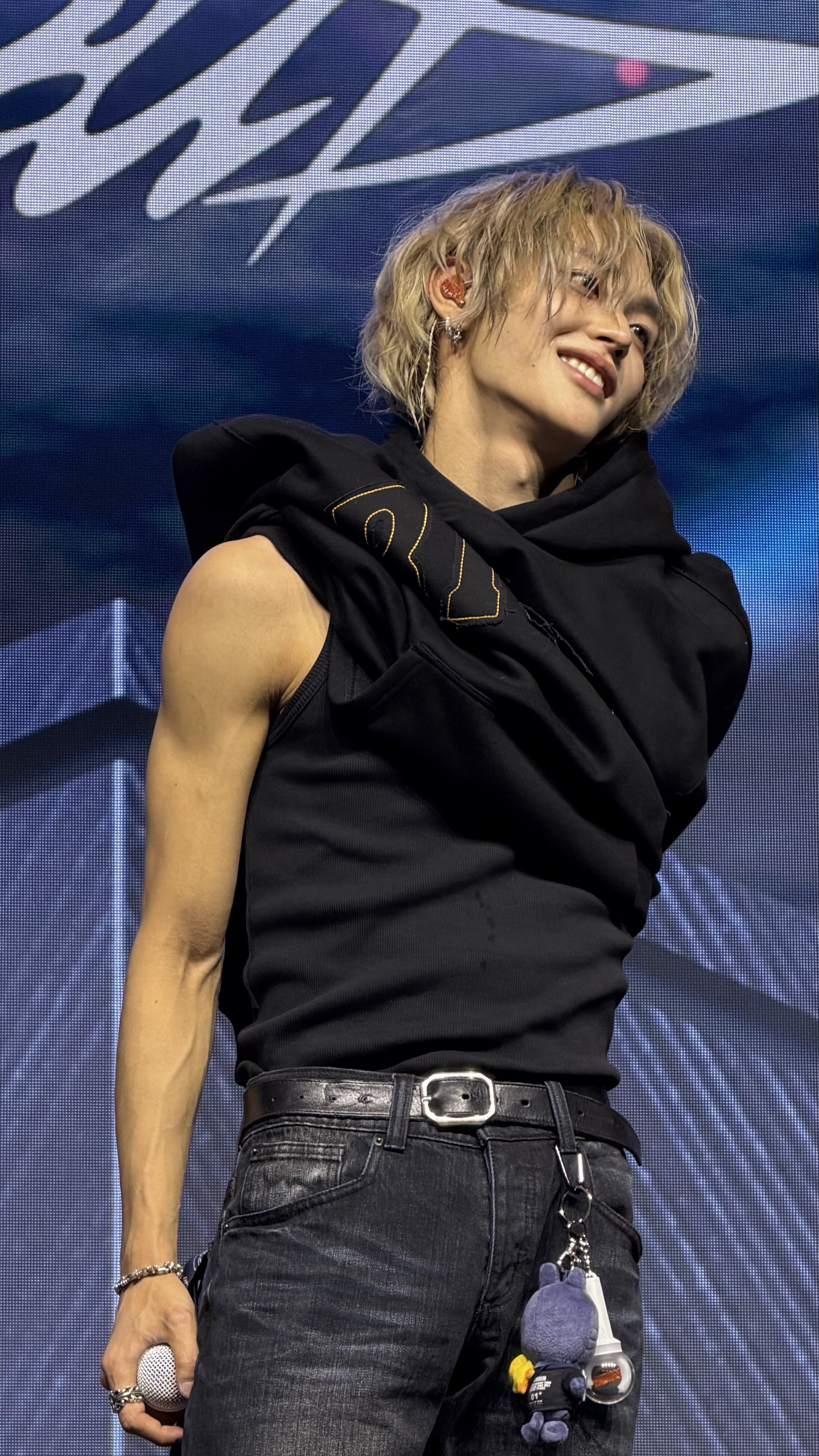 [잡담] 원빈 미주투어 돌때 태닝한 느낌 들려고 톤다운 크림 발랐었대 | 인스티즈