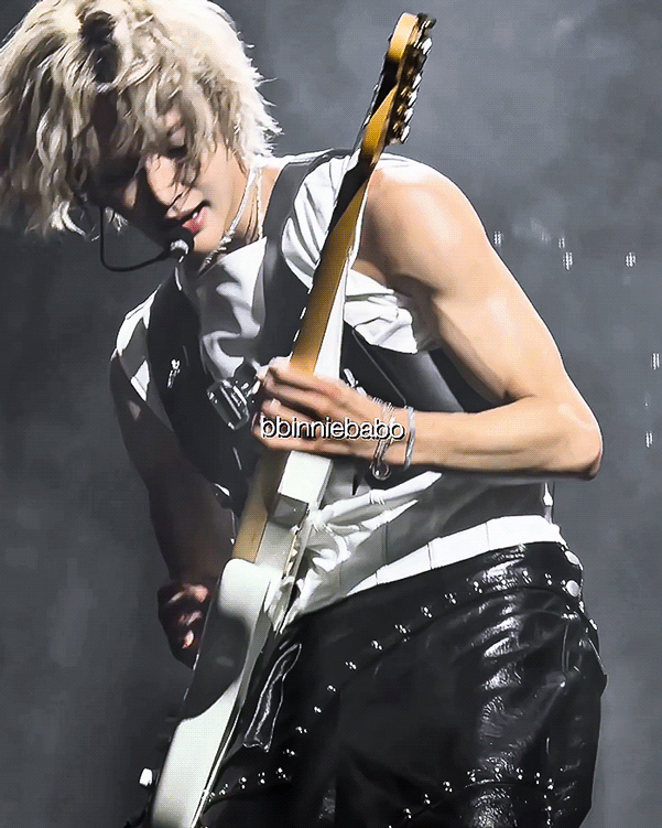 [잡담] 원빈 진짜 몸프레임 넘 예뿌다... | 인스티즈