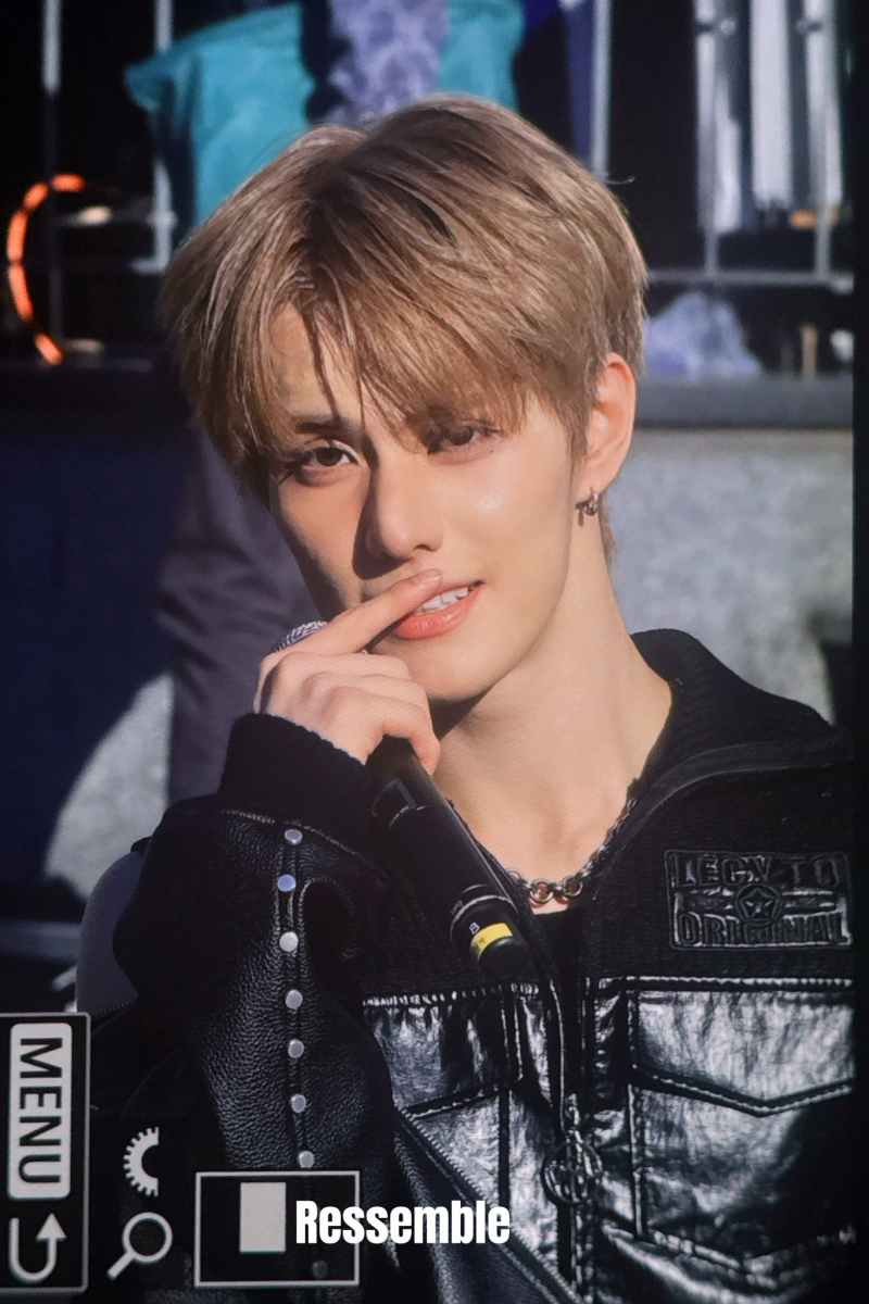 실시간 서울역에 뜬 자연광 미남 아이돌 | 인스티즈