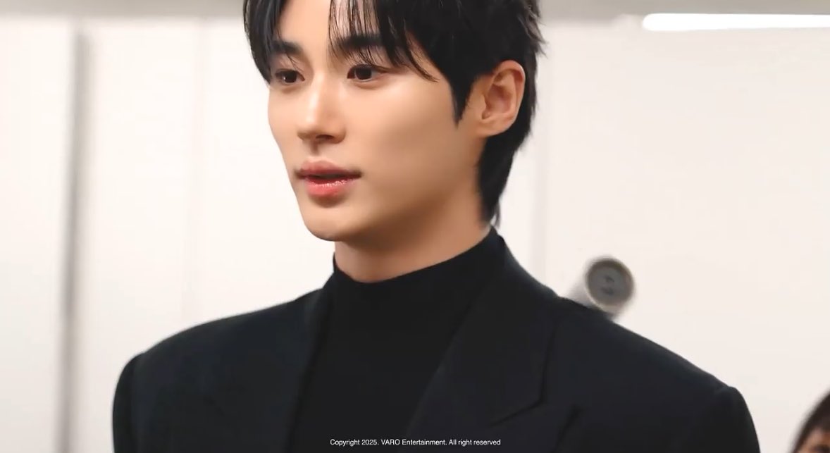 [잡담] 변우석) 이 얼굴로 왕자랑 헌터 말아주는 거 감다살 | 인스티즈