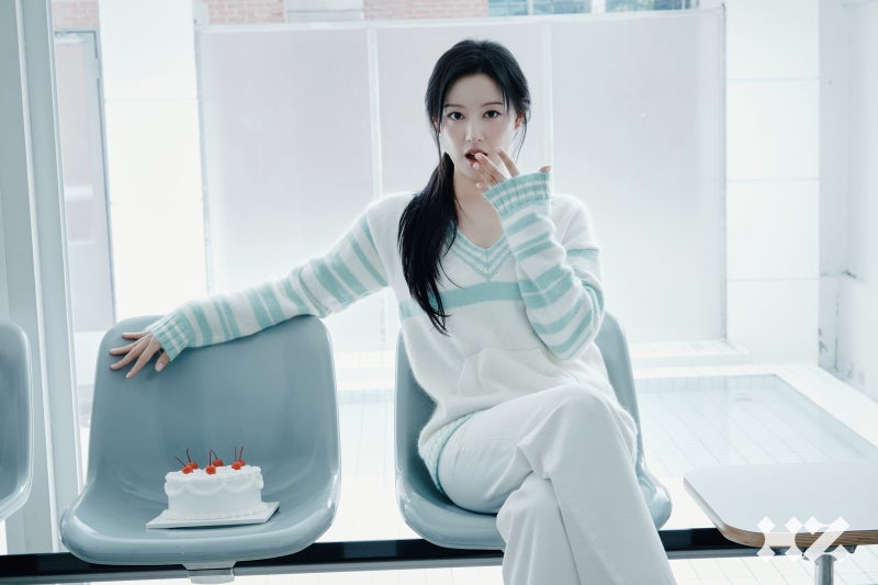 [잡담] 김지원 생일 카페 비하인드 사진들 | 인스티즈