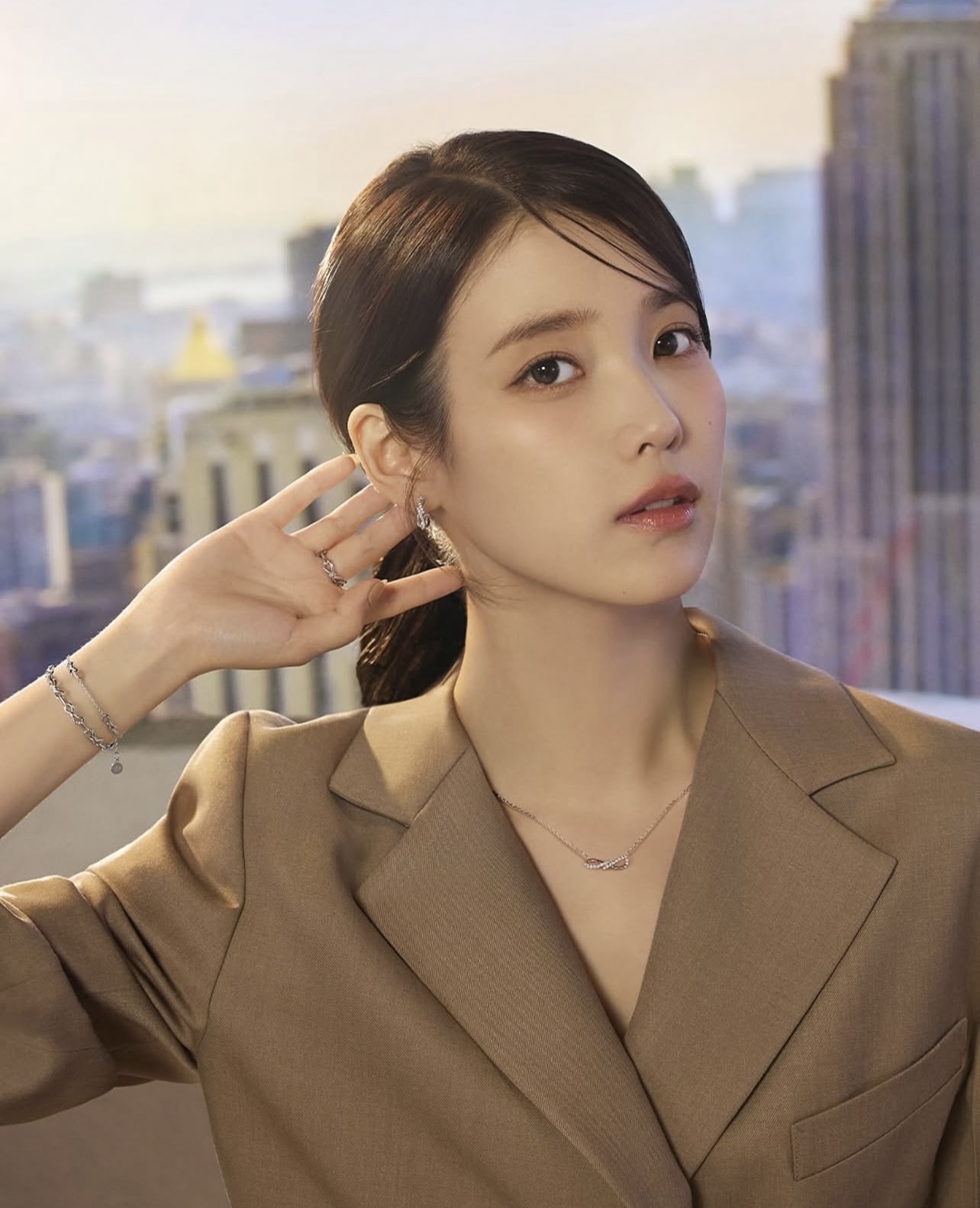 [잡담] 아이유 요즘 얼굴공격 너무해 왤케 미인이야 | 인스티즈