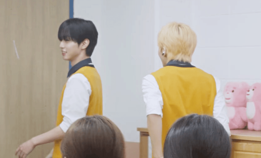 전학생이 잘생기면 생기는 일.JPG | 인스티즈