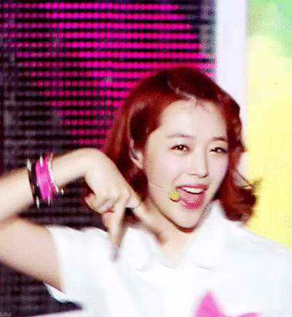 [잡담] 첫 사랑니 무대보는데 설리 너무 예쁘다 | 인스티즈