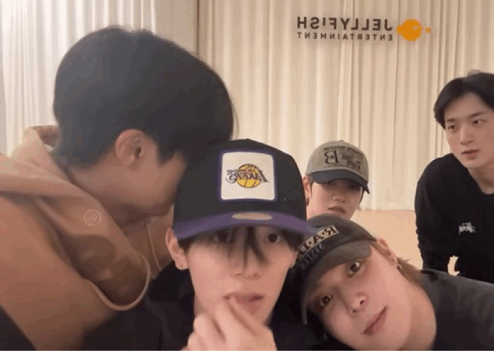 [잡담] 유강민 스킨십에 거부감 1도 없는거 | 인스티즈