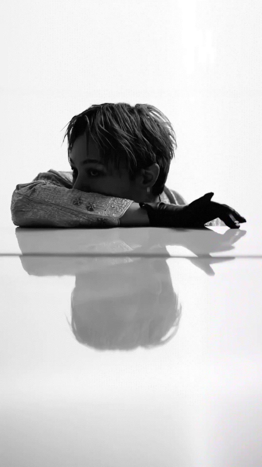 샤넬 비주얼 필름 찢은 지드래곤 근황..jpgif | 인스티즈